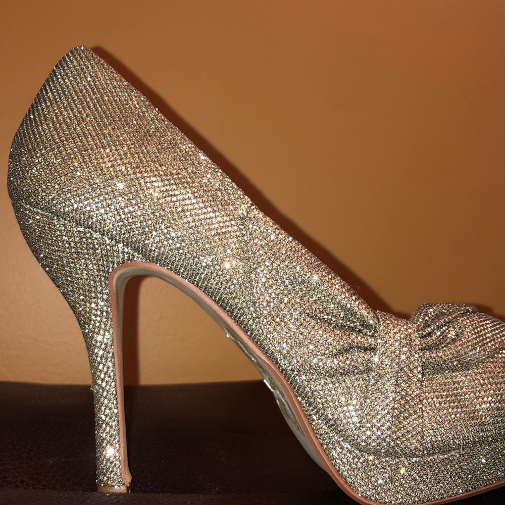 Stunning Heels! ๐ Size 8.5!! - Picture 9 of 9